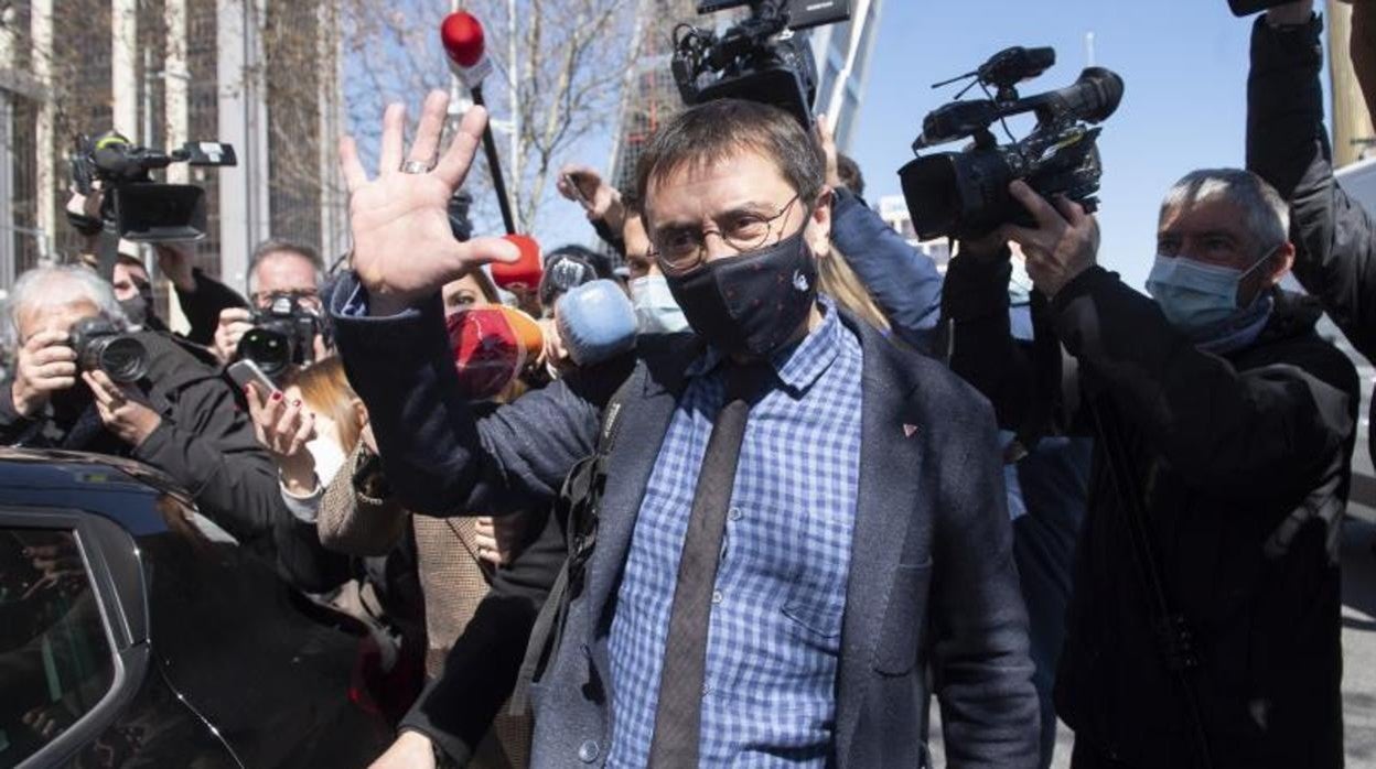 Llegada de Juan Carlos Monedero al juzgado de Plaza Castilla para declarar ante el juez