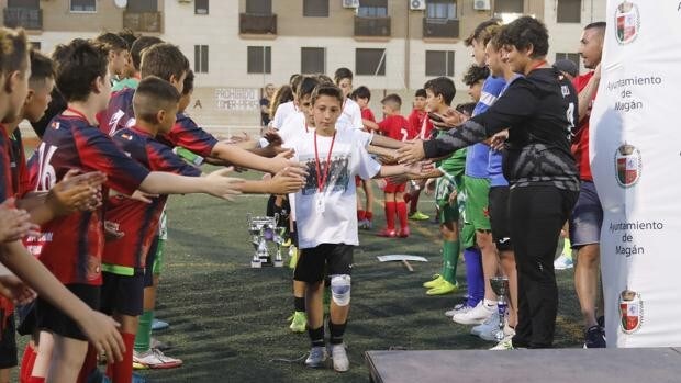 Magán clausura sus torneos de fútbol alevín e infantil con más de 275 chavales
