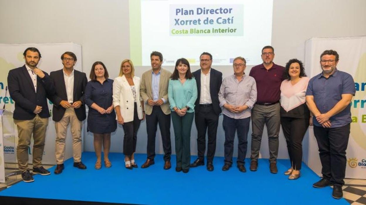 Dirigentes de la Diputación de Alicante y alcaldes de los municipios beneficiados por la ampliación y transformación de Xorret de Catí