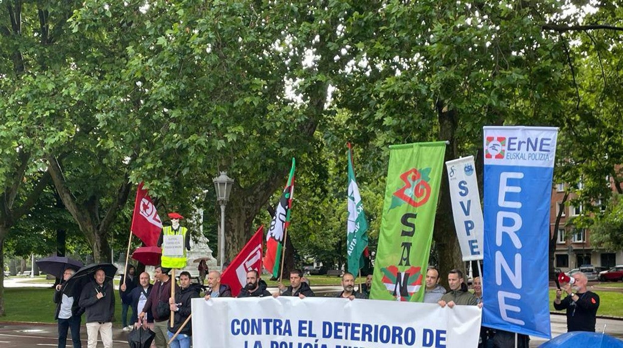 Todos los sindicatos de la Policía Municipal se han unido en una protesta inédita