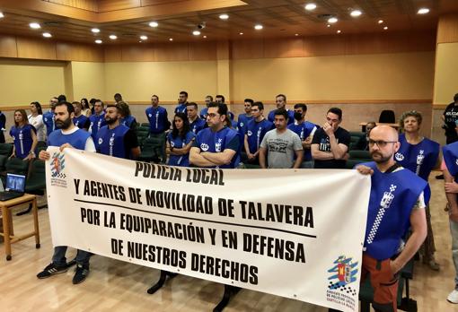 Protesta de la Policía Local este jueves en el pleno