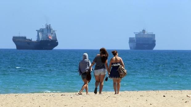 Playas libres de humo: listado de las 81 playas valencianas en las que está prohibido fumar este año