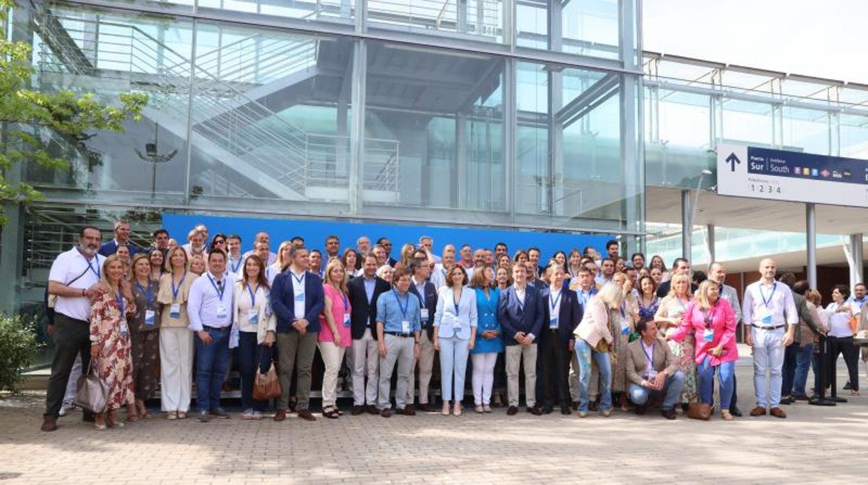 Ayuso junto a su equipo en la dirección regional del Partido Popular de Madrid