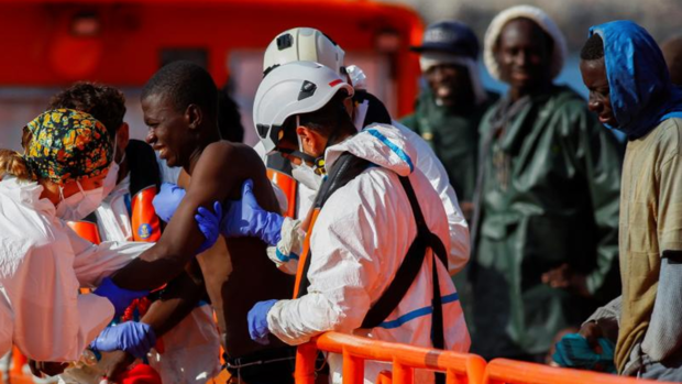 Rescatados 221 migrantes en aguas de Canarias, entre ellos 6 niños y un bebé