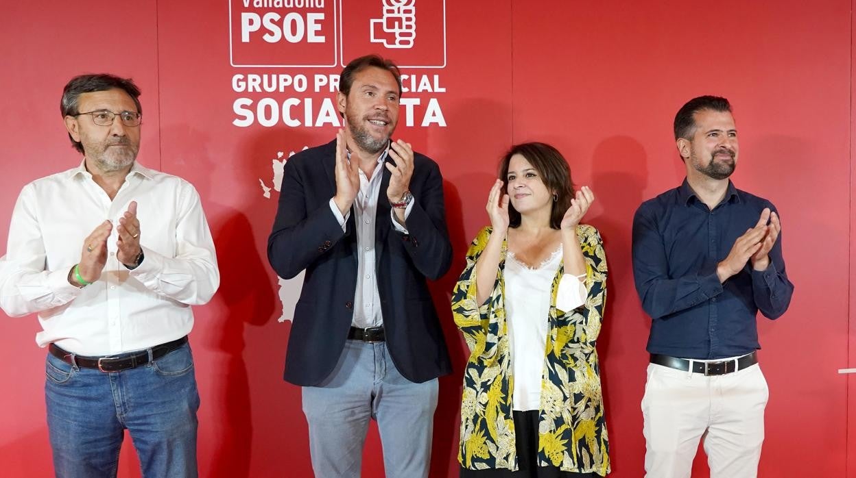 El secretario general del PSOE de Castilla y León, Luis Tudanca, con la vicesecretaria general del PSOE, Adriana Lastra, el secretario de Organización de Valladolid, Francisco Ferreira, y el alcalde de Valladolid, Óscar Puente