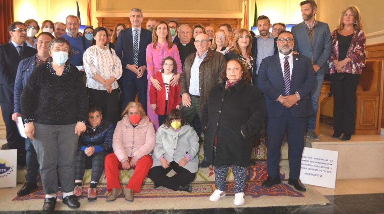 Álvaro Gutiérrez con personal y asociados de Marsodeto