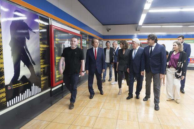 Un pasillo en el Metro para los genios de la música