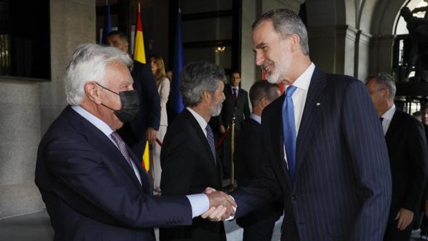 Felipe VI reivindica «nuestra ejemplar Transición» en el 40 aniversario de la adhesión de España a la OTAN