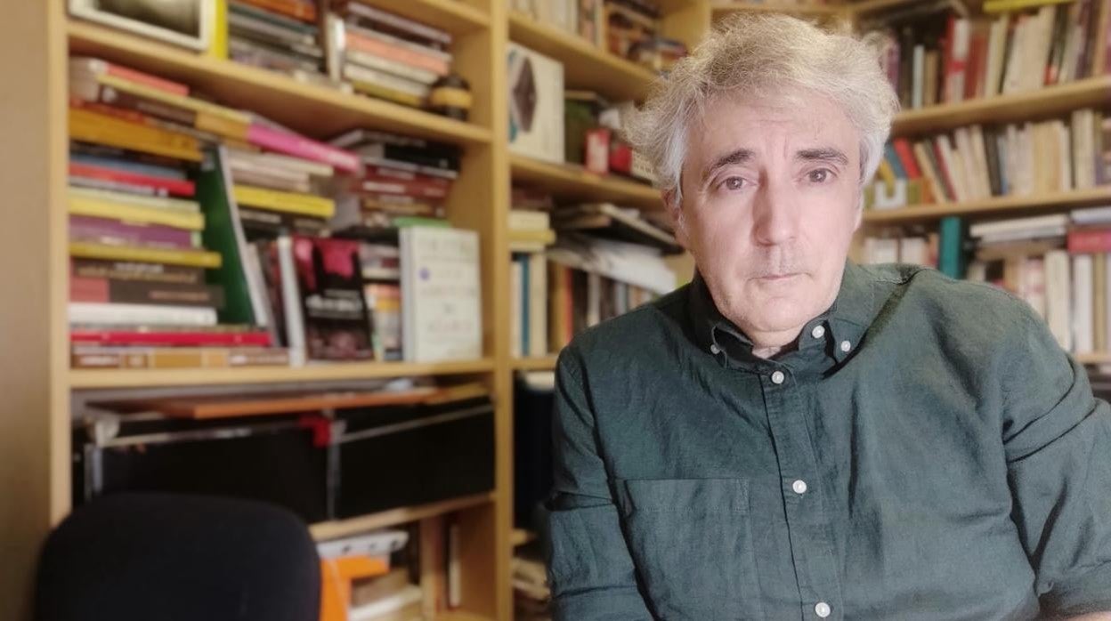 El profesor Arturo, en su domicilio de Torrevieja