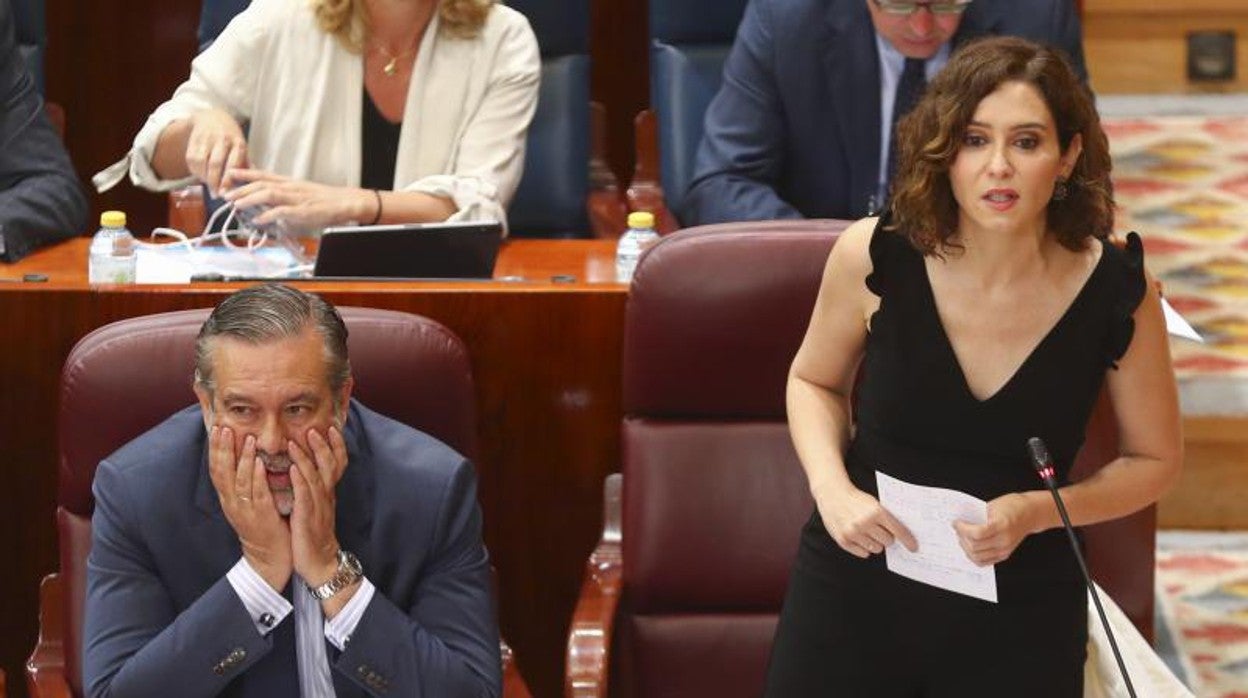 La presidenta de la Comunidad de Madrid, Isabel Díaz Ayuso, en el pleno de la Asamblea de Madrid