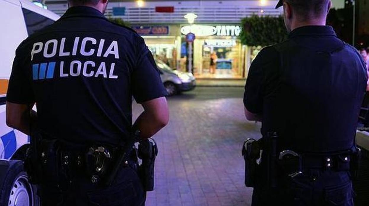 Una pareja de la Policía Local, en una imagen de archivo