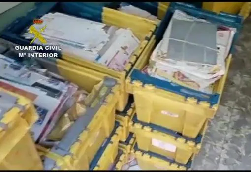 Correspondencia depositada en cajas tras la intervención de la Guardia Civil