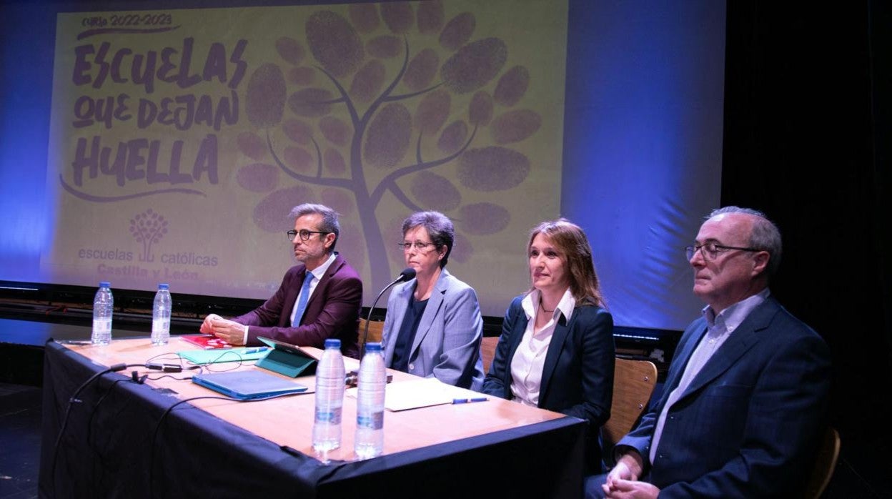 La consejera de Educación, Rocío Lucas, asiste a la Asamblea anual de Escuelas Católicas Castilla y León