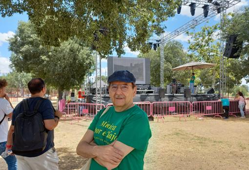 Ramón Conde, que luce la camiseta del festival, espera que este encuentro sirva «para despertar a los toledanos»