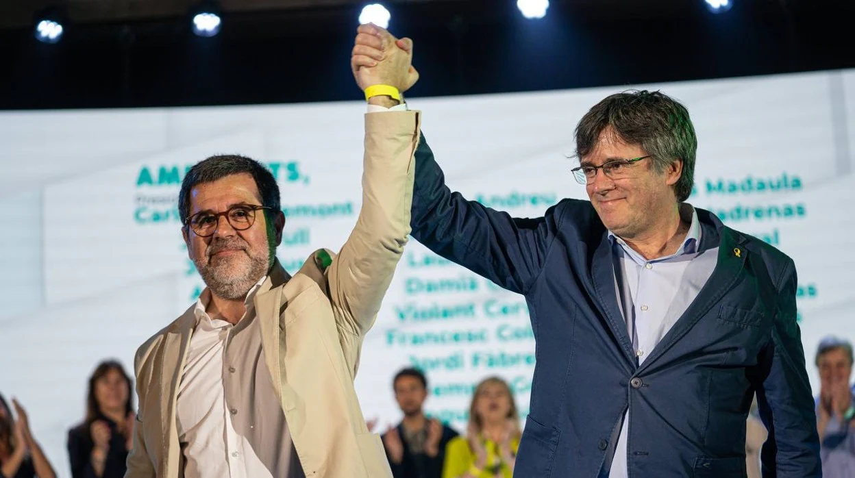 Jordi Sànchez y Carles Puigdemont, hoy, durante el 2º congreso del partido en Argelès-sur-Mer (Francia)