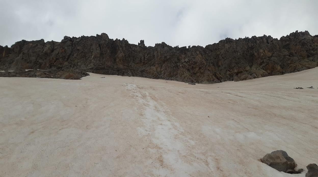 Fotografía tomada por los equipos de rescate de la Guardia Civil, este domingo, en el paraje en el que se ha producido el mortal accidente