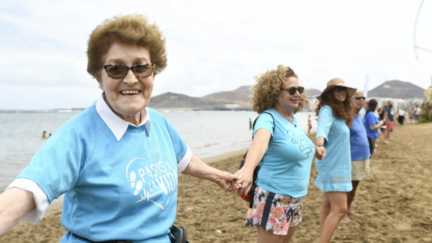 Canarias se planta contra la contaminación con una gran cadena humana en defensa del mar