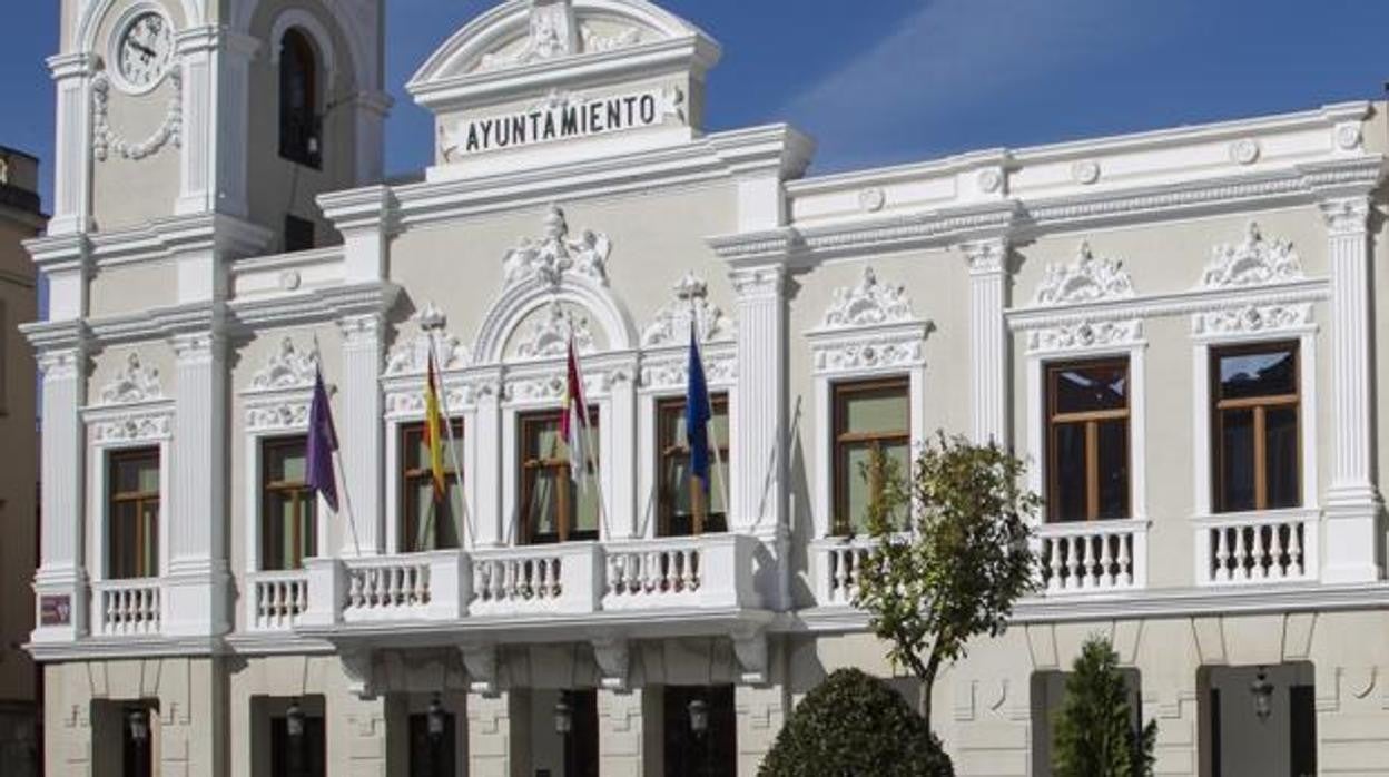 Fachada principal del Ayuntamiento de Guadalajara