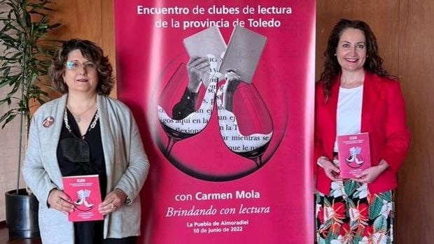 Carmen Mola, en el encuentro de clubes de lectura de la provincia en La Puebla de Almoradiel