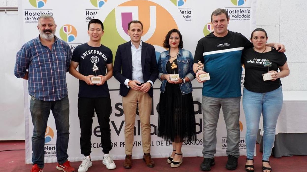 El presidente de la Diputación de Valladolid, junto a los ganadores