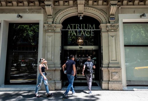 Exterior del hotel del centro de Barcelona el día después del secuestro