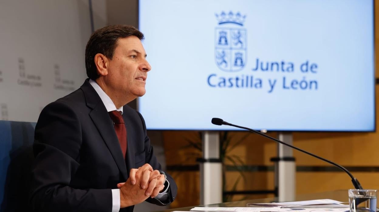 Carlos Fernández Carriedo, durante su intervención en la rueda de prensa posterior al Consejo de Gobierno