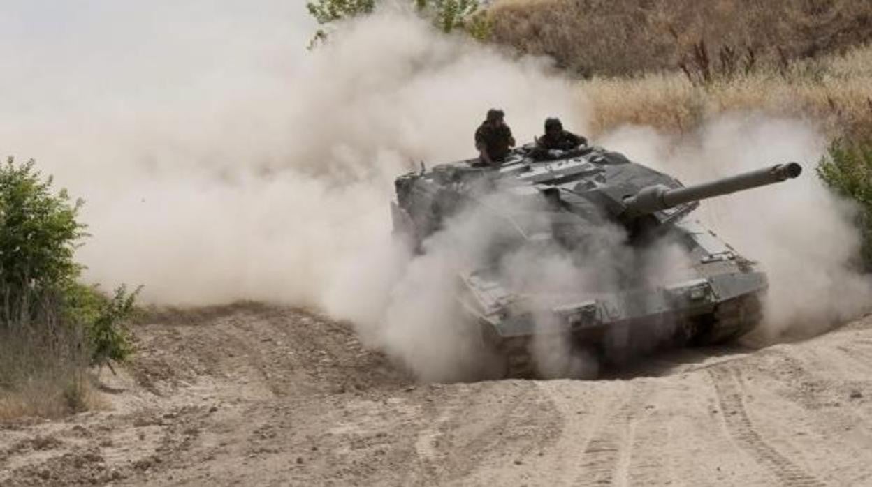 Maniobras del Ejército español con carros de combate Leopard