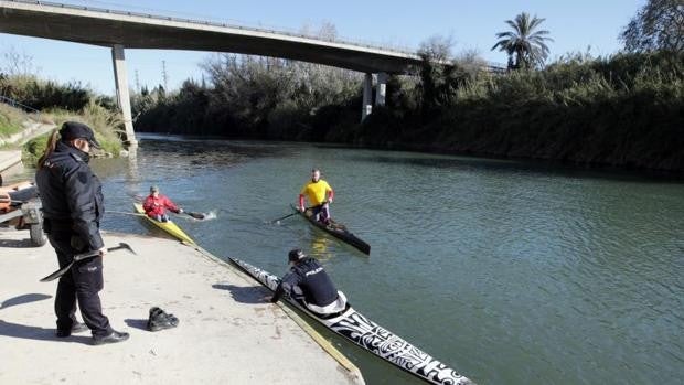 Investigan el hallazgo del cadáver de un hombre extranjero en el río Júcar a su paso por Cullera