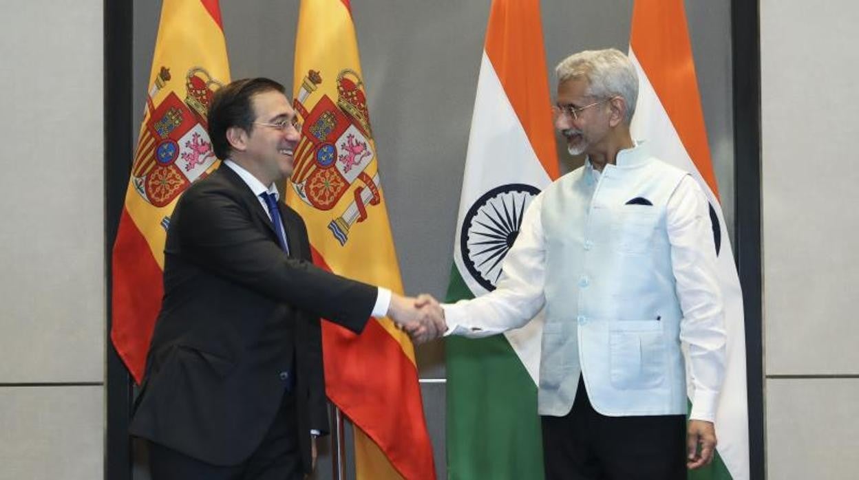 El ministro indio de Asuntos Exteriores, Subrahmanyam Jaishankar, recibe a su homólogo español, José Manuel Albares, para mantener una reunión en Nueva Dehli en el marco de la primera visita oficial del responsable español al país