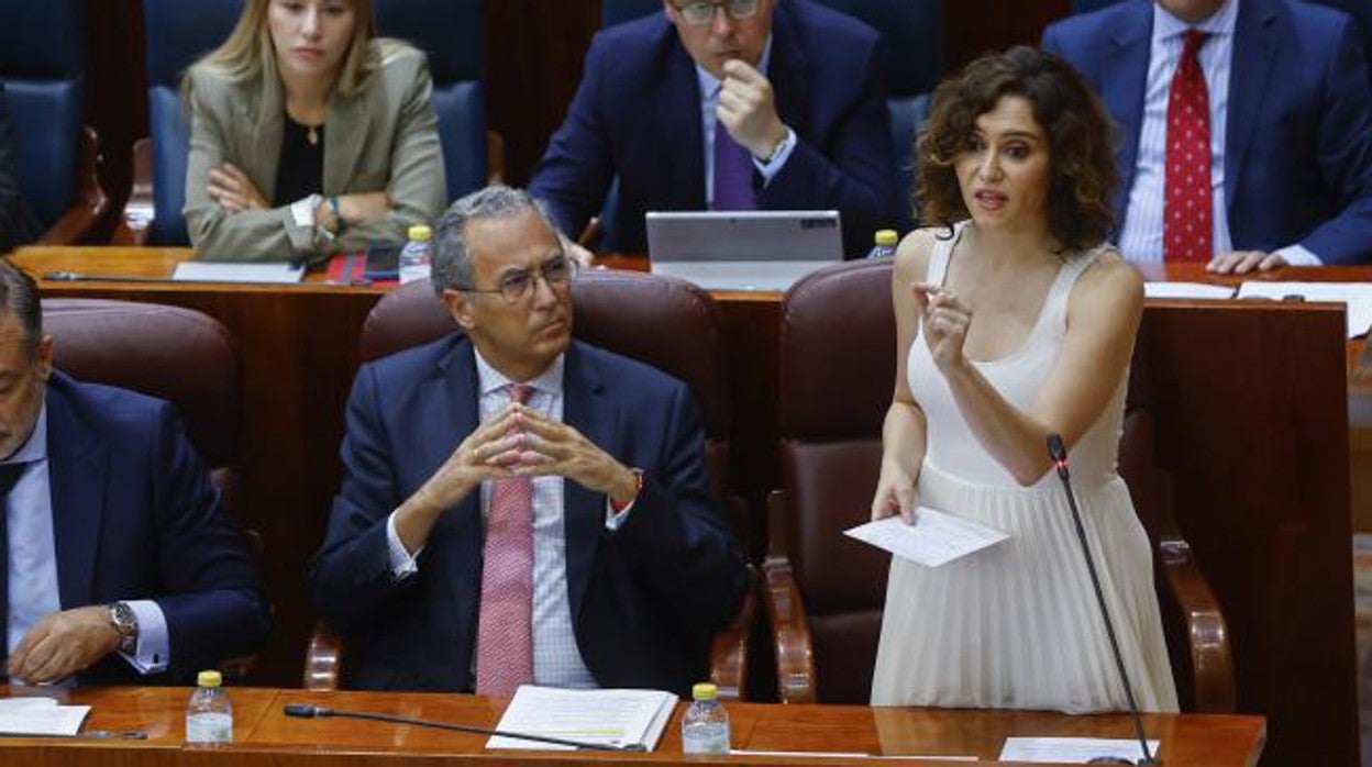 La presidenta de la Comunidad de Madrid, Isabel Díaz Ayuso, durante su intervención en el Pleno de la Asamblea