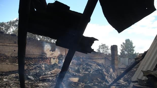 Mañueco asegura que los frentes activos del incendio de la Sierra de la Culebra están sin llamas