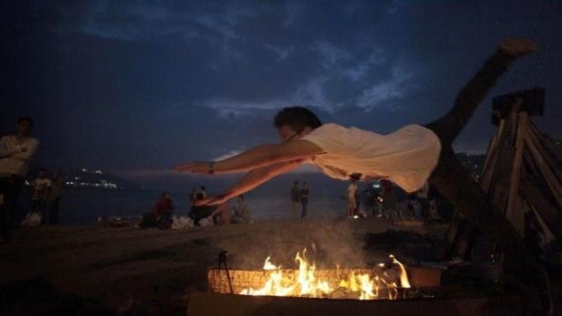 Vuelven las fiestas y las hogueras en las playas por San Juan tres años después