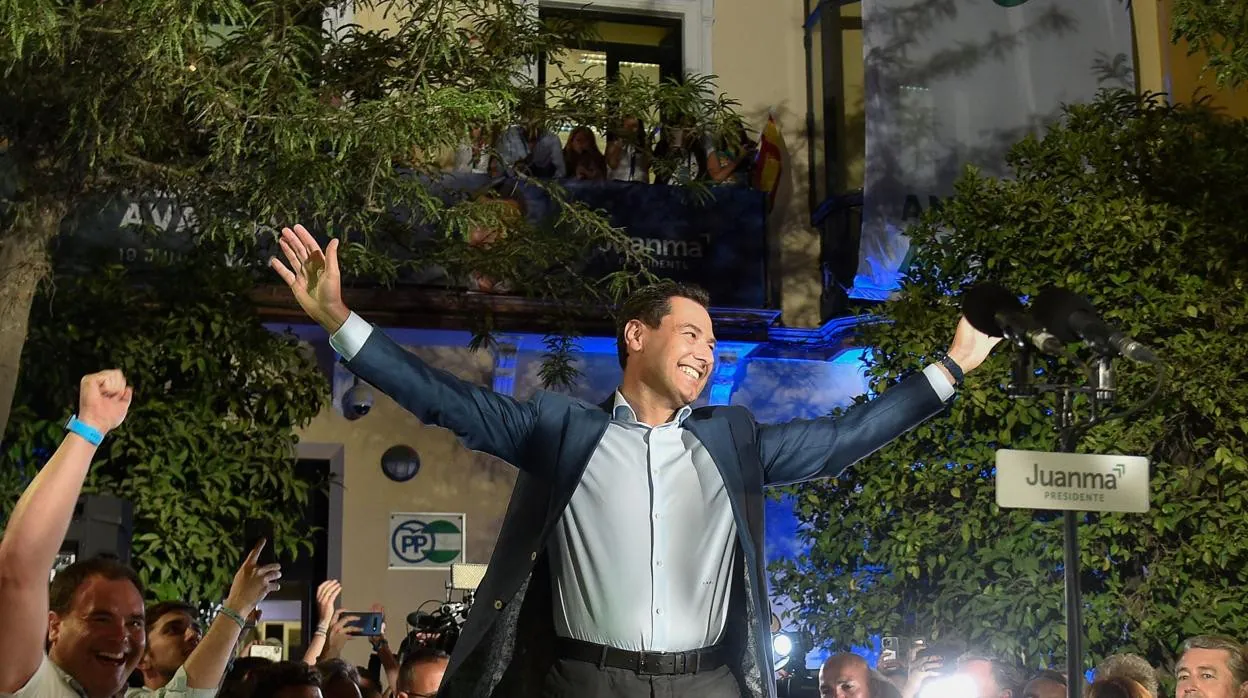 Juanma Moreno celebra la victoria del Partido Popular en las elecciones de Andalucía 2022