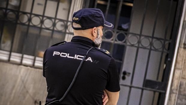 Hallan el cadáver de un hombre junto a su madre herida en la localidad valenciana de Alzira