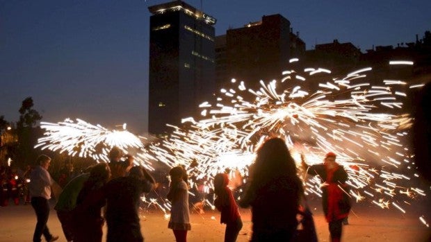 San Juan: Cataluña estudia restricciones pero descarta prohibir petardos a pesar del riesgo de incendios