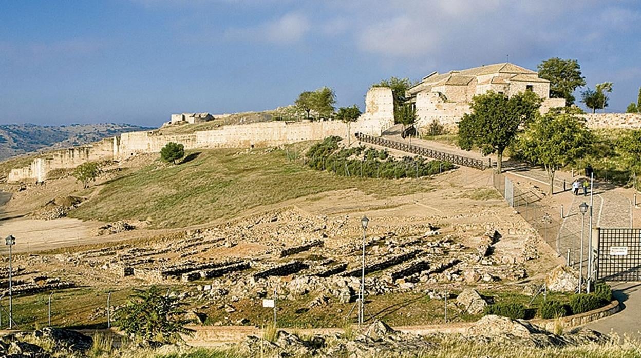 Restos arqueológicos junto al Santuario de Alarcos, en Ciudad Real