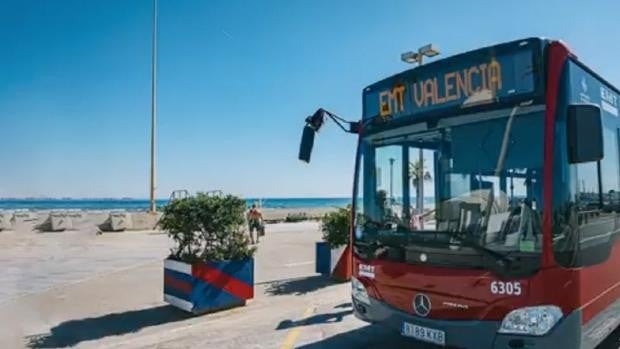 Noche de San Juan en Valencia: refuerzo en once líneas de la EMT para ir en autobús a las playas