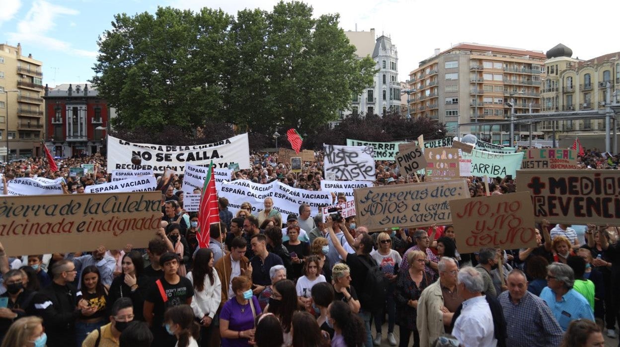 Manifestación en Zamora contra la gestión del incendio de la Sierra de la Culebra