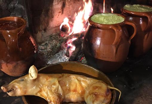 Las carnes y pucheros se hacen en lumbre con leña de encina