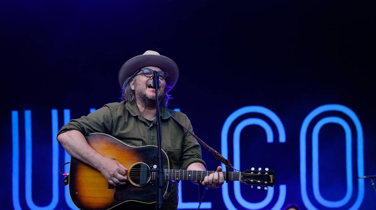 Jeff Tweedy, cantante de Wilco, durante su actuación en el Poble Espanyol