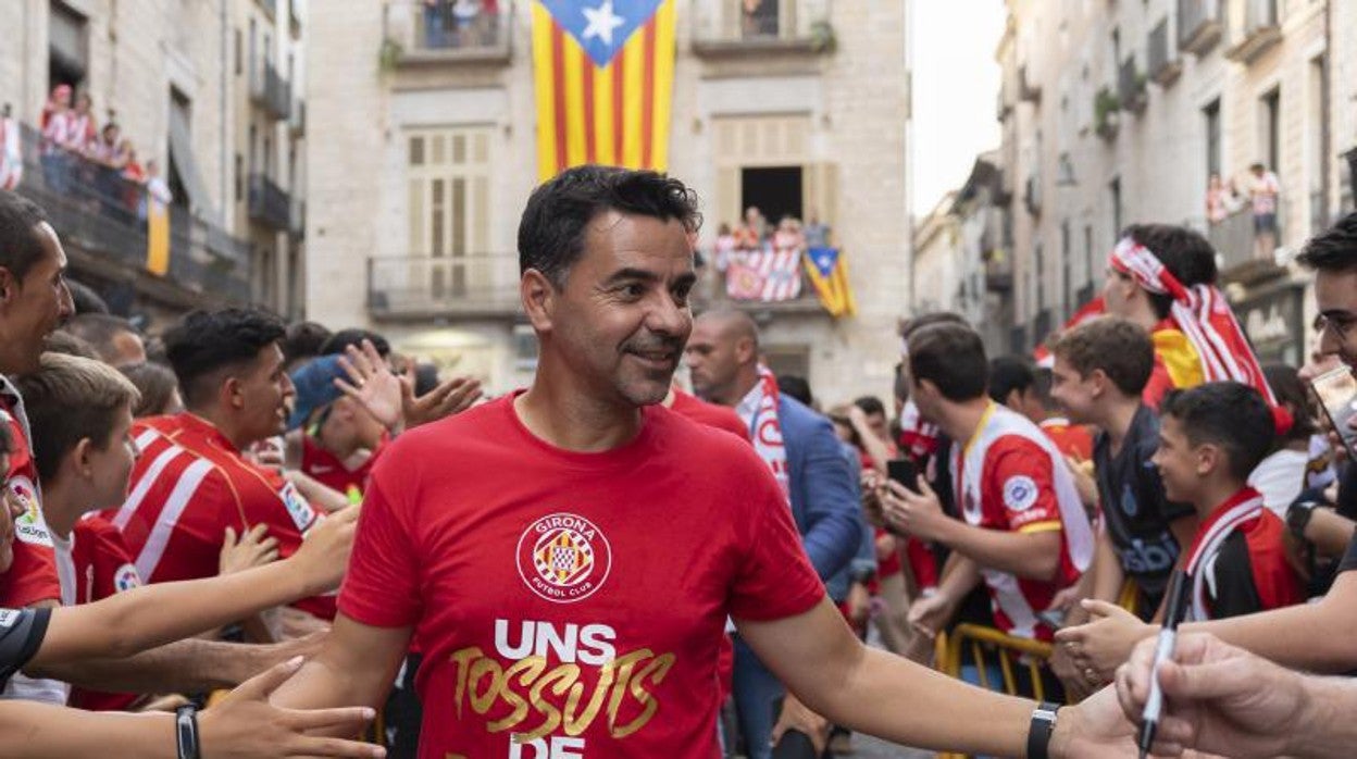 Un instante de la celebración por el ascenso de los dos equipos, el pasado lunes en Gerona