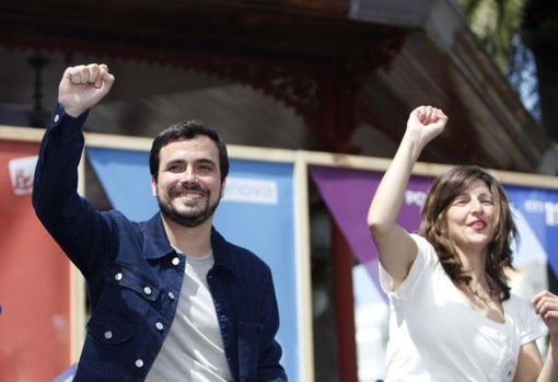 Yolanda Díaz y Alberto Garzón en un acto de En Marea, hace unos años; antes de que la actual vicepresidenta rompiera su carnet de militante de IU