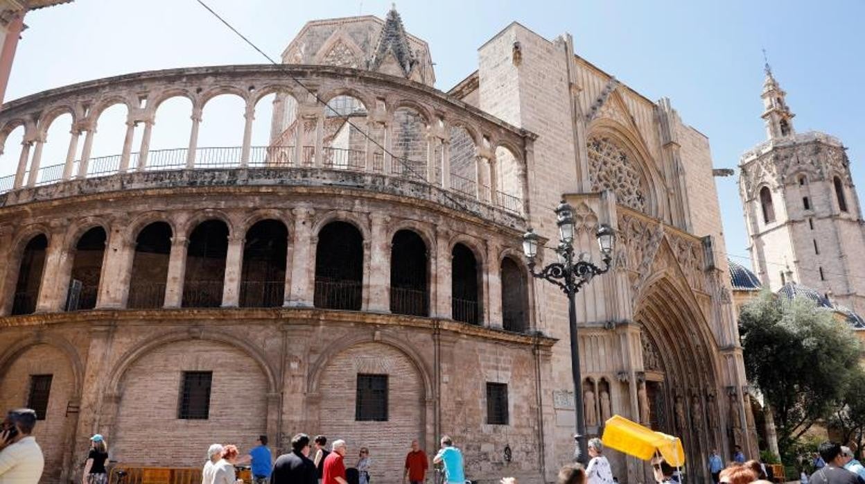 Imagen de archivo de la plaza de la Virgen de Valencia, donde se celebrará la concentración para defender el Derecho Civil Valenciano