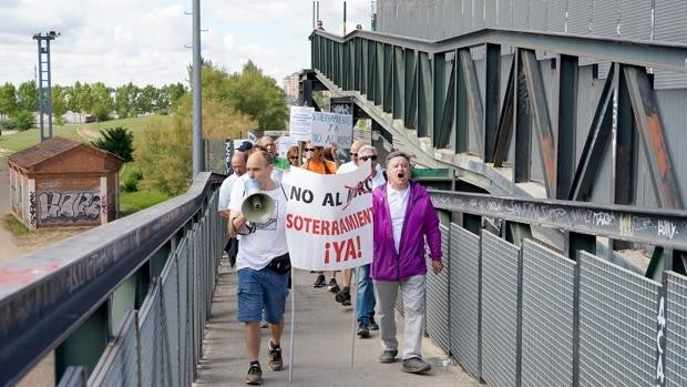 Una manifestación en Valladolid clama en contra del plan de integración y por el soterramiento