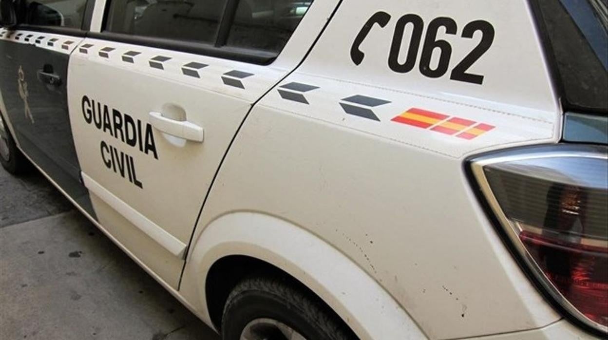 Dos guardias civiles heridos al colisionar su coche patrulla contra otro vehículo