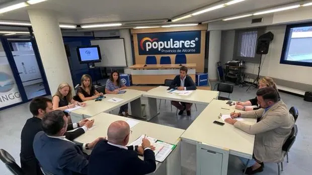 Mazón: «Puig sigue avanzando en el desmantelamiento y la ideologización de la enseñanza en la Comunidad Valenciana»