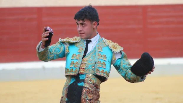 Alejandro Chicharro corta la única oreja en la semifinal del ‘Alfarero de Plata’