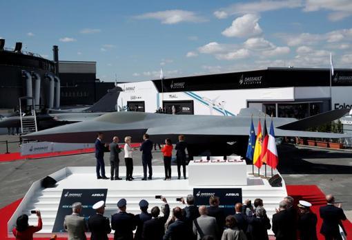 Macron, con los ministros de defensa de Francia, España y Alemania, en la fecha de la firma el proyecto FCAS en junio de 2019