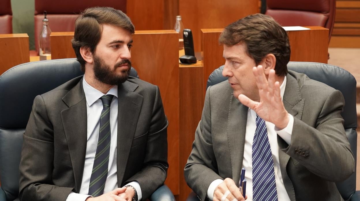 García-Gallardo y Mañueco, durante un reciente pleno en las Cortes