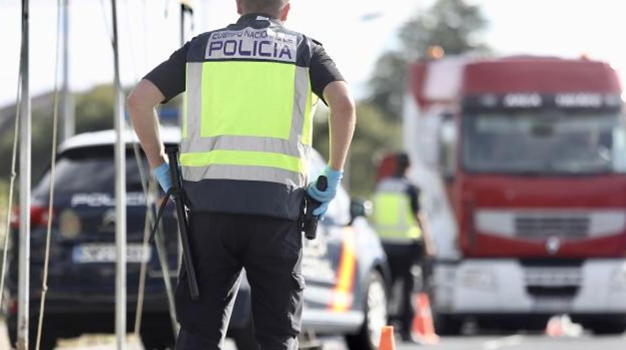 La Policía controla los centros de reunión de grupos antisistema y sus redes sociales ante la protesta de mañana